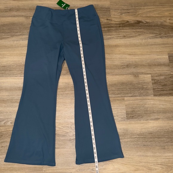 Halara High Waisted Flare Leggings Yoga Pants Blue Women's 1X NWT Stretch - Picture 4 of 8